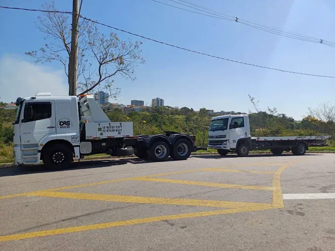 Frota CAS Guincho: guincho pesado e guincho plataforma estacionados em Jacareí