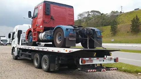 Remoção de cavalo mecânico em guincho plataforma