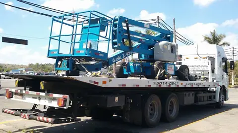 Remoção de plataforma elevatória em caminhão prancha